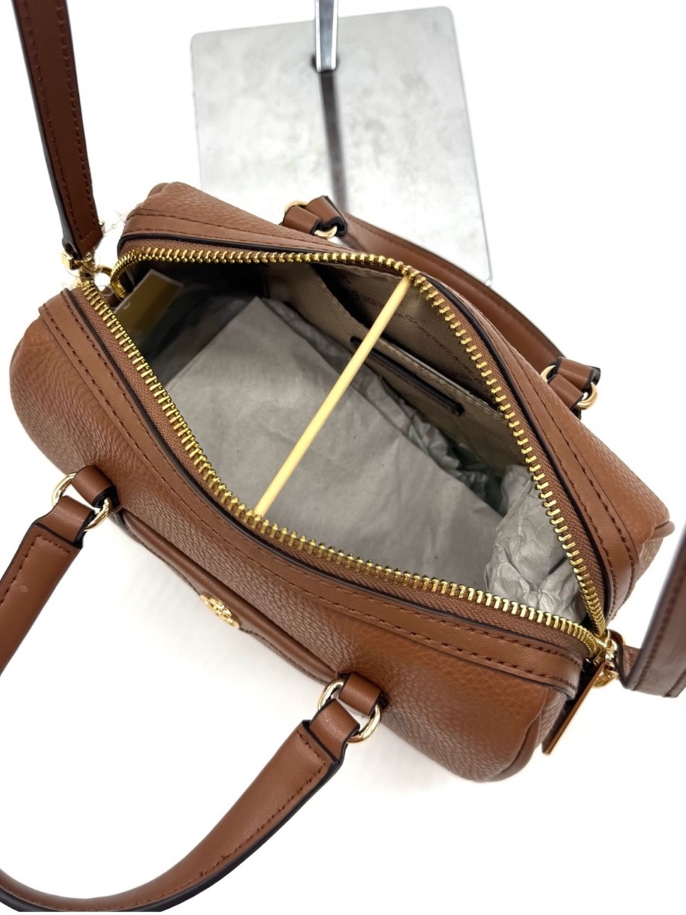 Michael Kors Small Travel Duffle Xbody Bag & Matching TZ Coinpouch Luggage - Picture 6 of 12